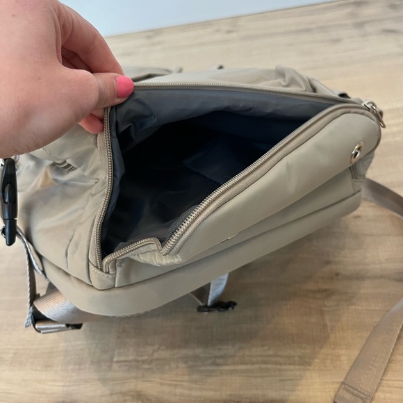 Travel Backpack - Picture 4 of 6